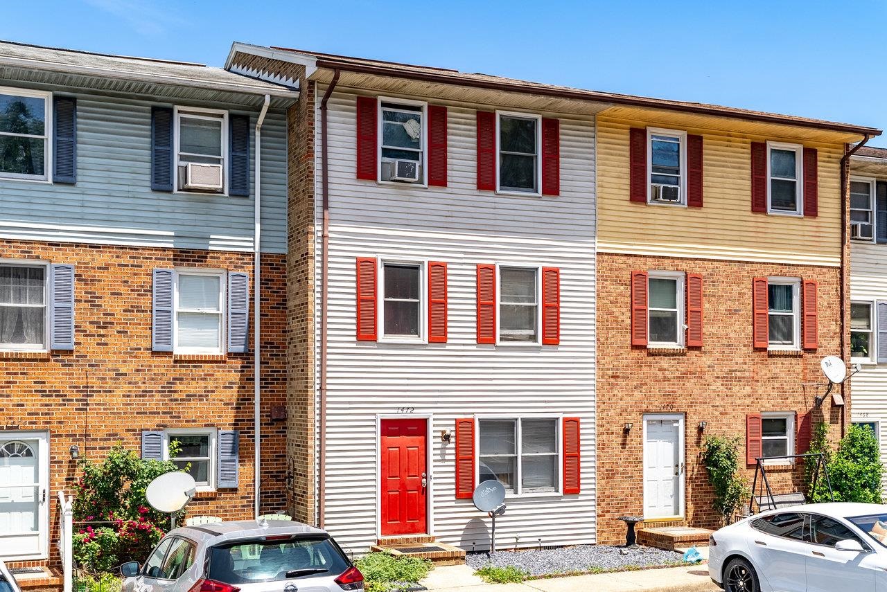 1472 COUNTRY CLUB CT, HARRISONBURG, Virginia 22802, 4 Bedrooms Bedrooms, ,2 BathroomsBathrooms,Residential,1472 COUNTRY CLUB CT,665016 MLS # 665016