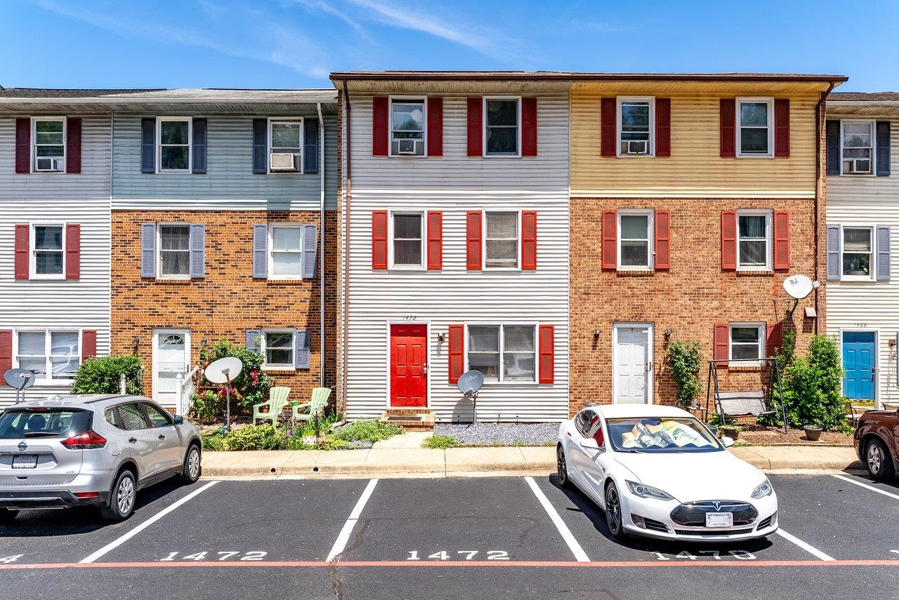 1472 COUNTRY CLUB CT, HARRISONBURG, Virginia 22802, 4 Bedrooms Bedrooms, ,2 BathroomsBathrooms,Residential,1472 COUNTRY CLUB CT,665016 MLS # 665016