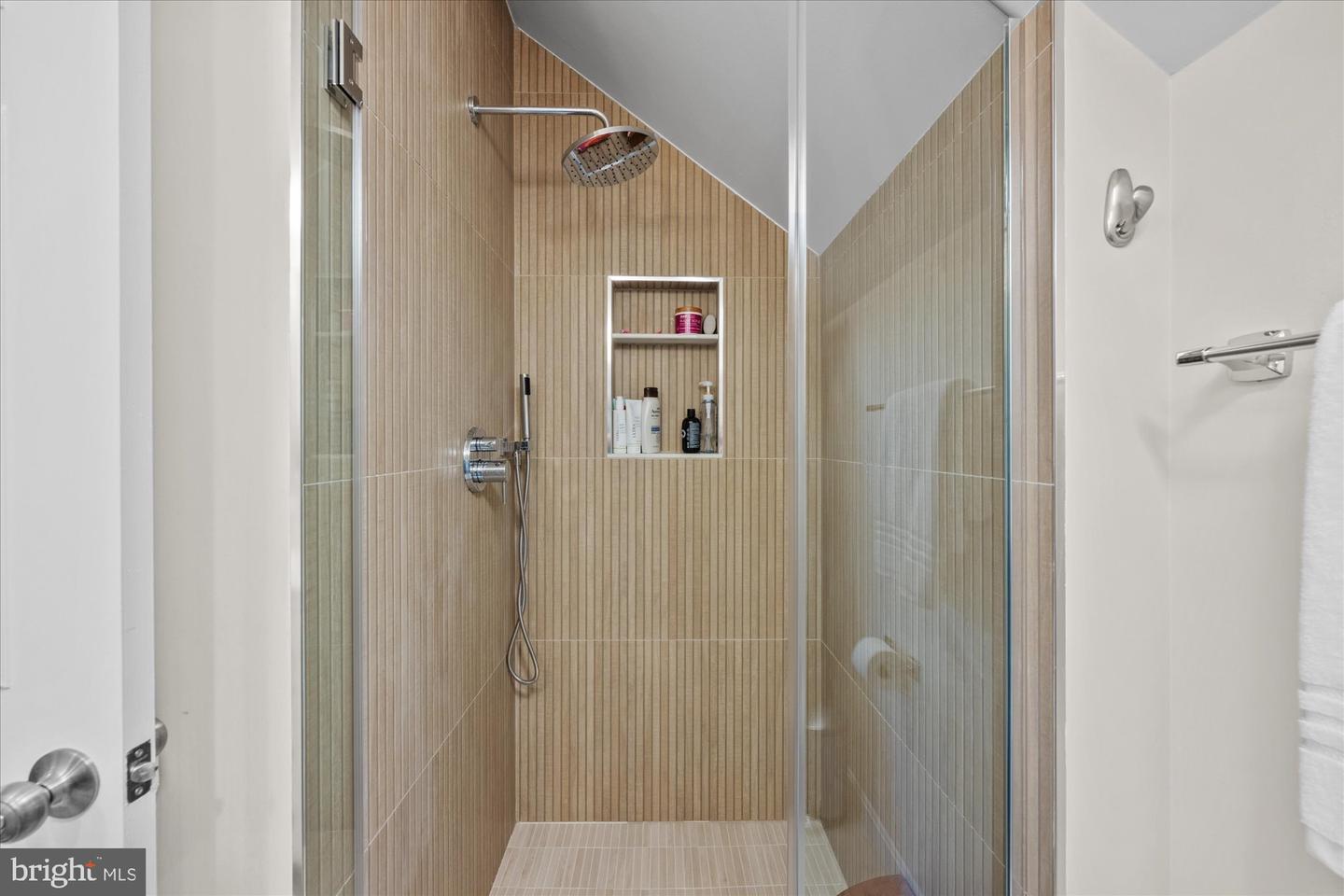 2534 FAIRFAX DR #5BII, ARLINGTON, Virginia 22201, 2 Bedrooms Bedrooms, ,2 BathroomsBathrooms,Residential,For sale,2534 FAIRFAX DR #5BII,VAAR2056046 MLS # VAAR2056046
