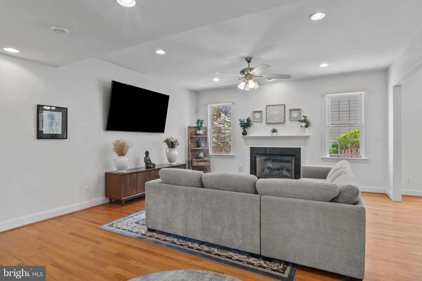 16199 SHEFFIELD DR, DUMFRIES, Virginia 22025, 4 Bedrooms Bedrooms, 12 Rooms Rooms,3 BathroomsBathrooms,Residential,For sale,16199 SHEFFIELD DR,VAPW2092654 MLS # VAPW2092654