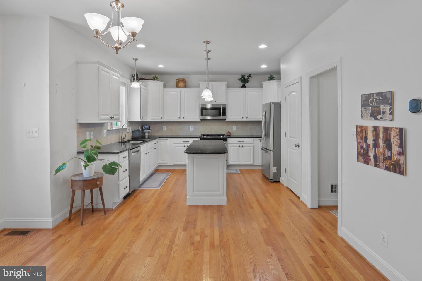 16199 SHEFFIELD DR, DUMFRIES, Virginia 22025, 4 Bedrooms Bedrooms, 12 Rooms Rooms,3 BathroomsBathrooms,Residential,For sale,16199 SHEFFIELD DR,VAPW2092654 MLS # VAPW2092654