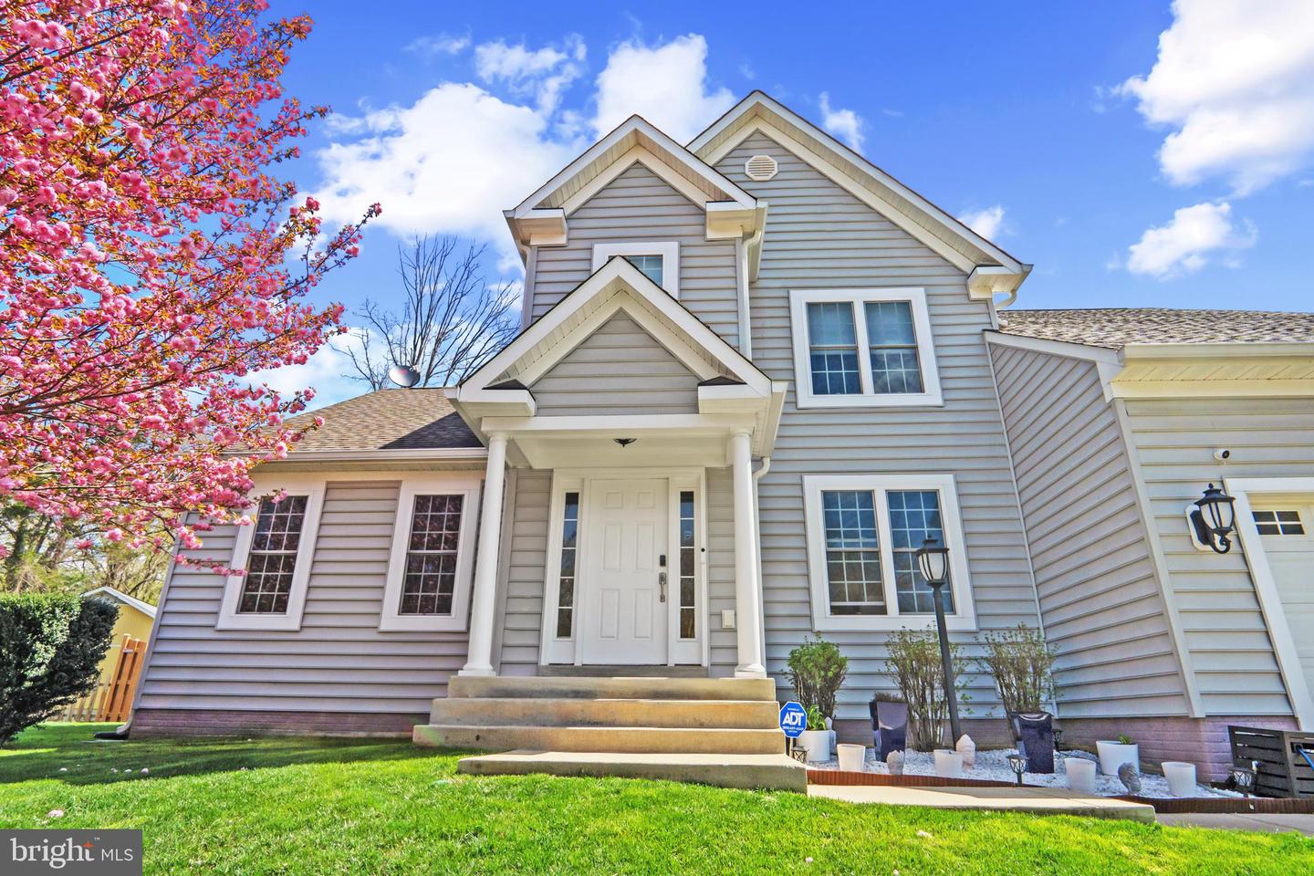 16199 SHEFFIELD DR, DUMFRIES, Virginia 22025, 4 Bedrooms Bedrooms, 12 Rooms Rooms,3 BathroomsBathrooms,Residential,For sale,16199 SHEFFIELD DR,VAPW2092654 MLS # VAPW2092654