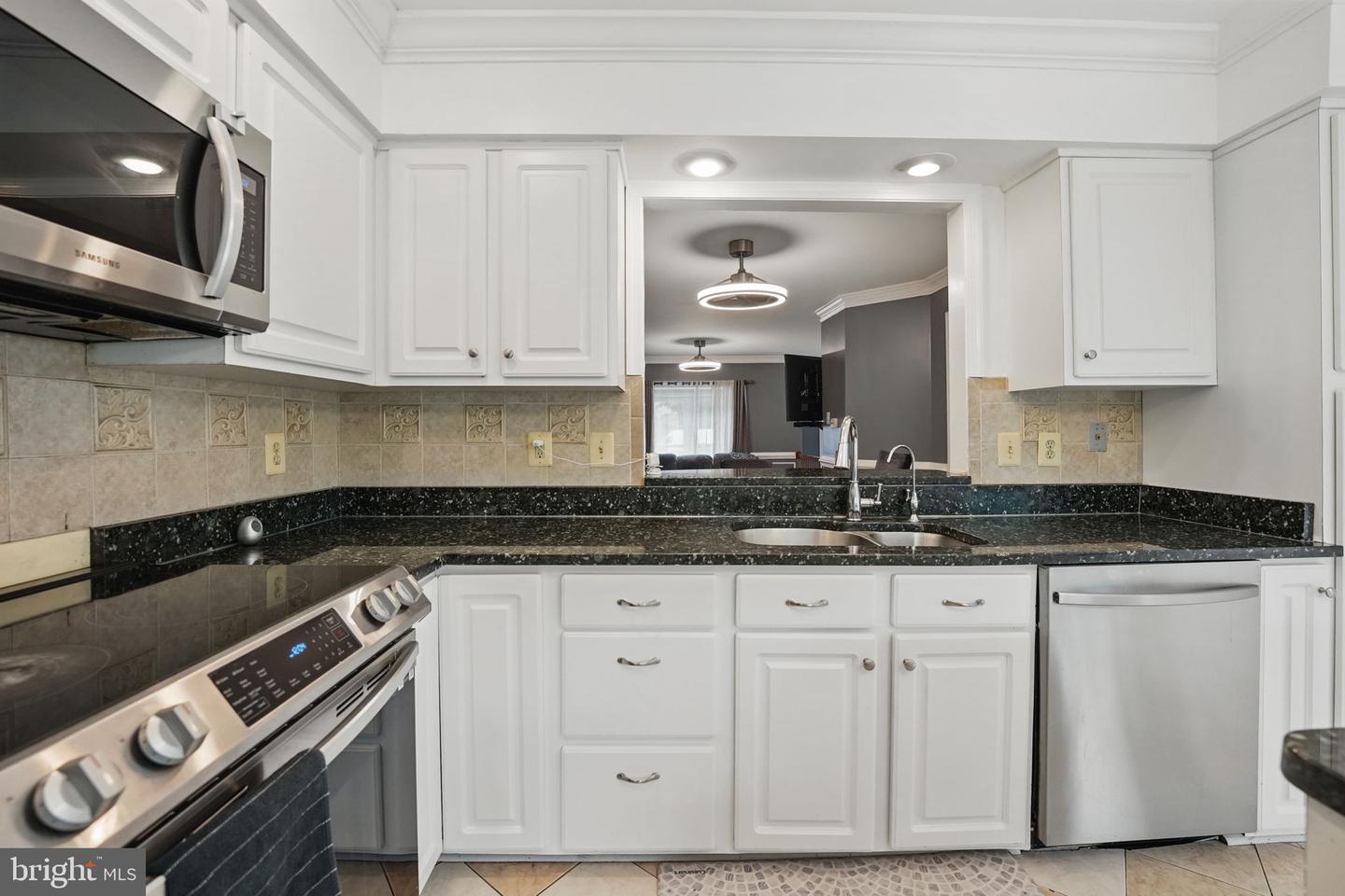 6410 BRASS BUTTON CT, CENTREVILLE, Virginia 20121, 4 Bedrooms Bedrooms, ,3 BathroomsBathrooms,Residential,For sale,6410 BRASS BUTTON CT,VAFX2240852 MLS # VAFX2240852