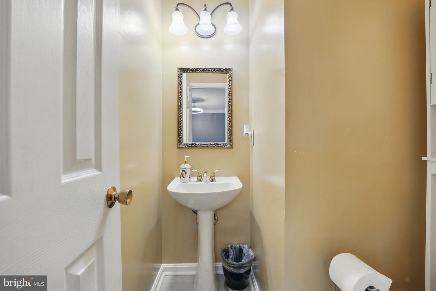 6410 BRASS BUTTON CT, CENTREVILLE, Virginia 20121, 4 Bedrooms Bedrooms, ,3 BathroomsBathrooms,Residential,For sale,6410 BRASS BUTTON CT,VAFX2240852 MLS # VAFX2240852
