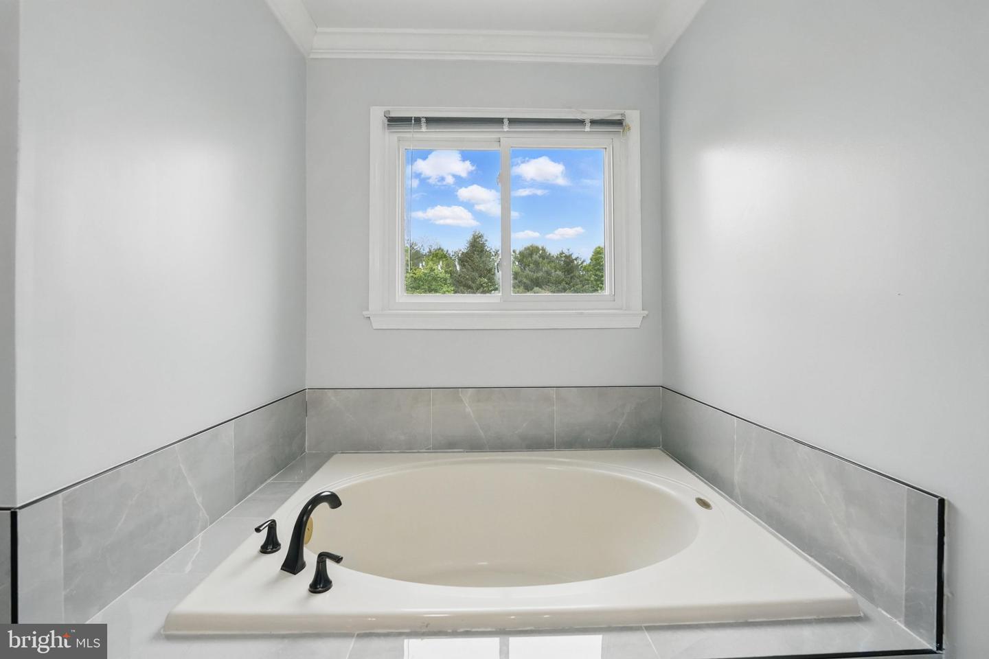 6410 BRASS BUTTON CT, CENTREVILLE, Virginia 20121, 4 Bedrooms Bedrooms, ,3 BathroomsBathrooms,Residential,For sale,6410 BRASS BUTTON CT,VAFX2240852 MLS # VAFX2240852