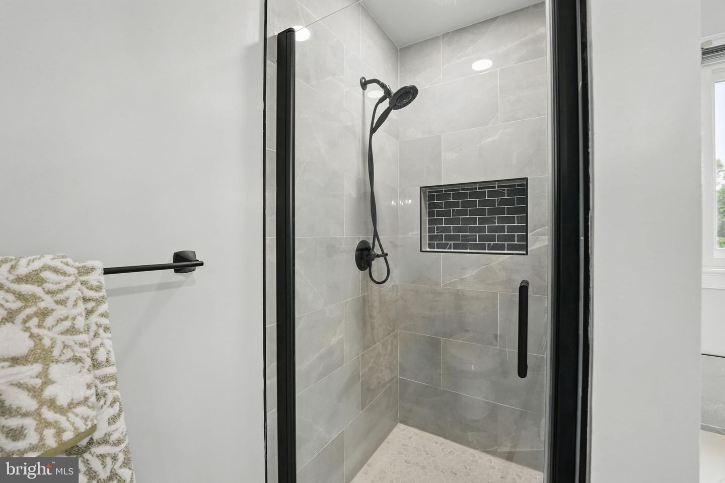 6410 BRASS BUTTON CT, CENTREVILLE, Virginia 20121, 4 Bedrooms Bedrooms, ,3 BathroomsBathrooms,Residential,For sale,6410 BRASS BUTTON CT,VAFX2240852 MLS # VAFX2240852