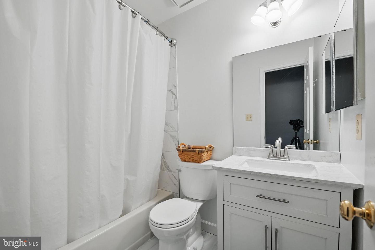 6410 BRASS BUTTON CT, CENTREVILLE, Virginia 20121, 4 Bedrooms Bedrooms, ,3 BathroomsBathrooms,Residential,For sale,6410 BRASS BUTTON CT,VAFX2240852 MLS # VAFX2240852
