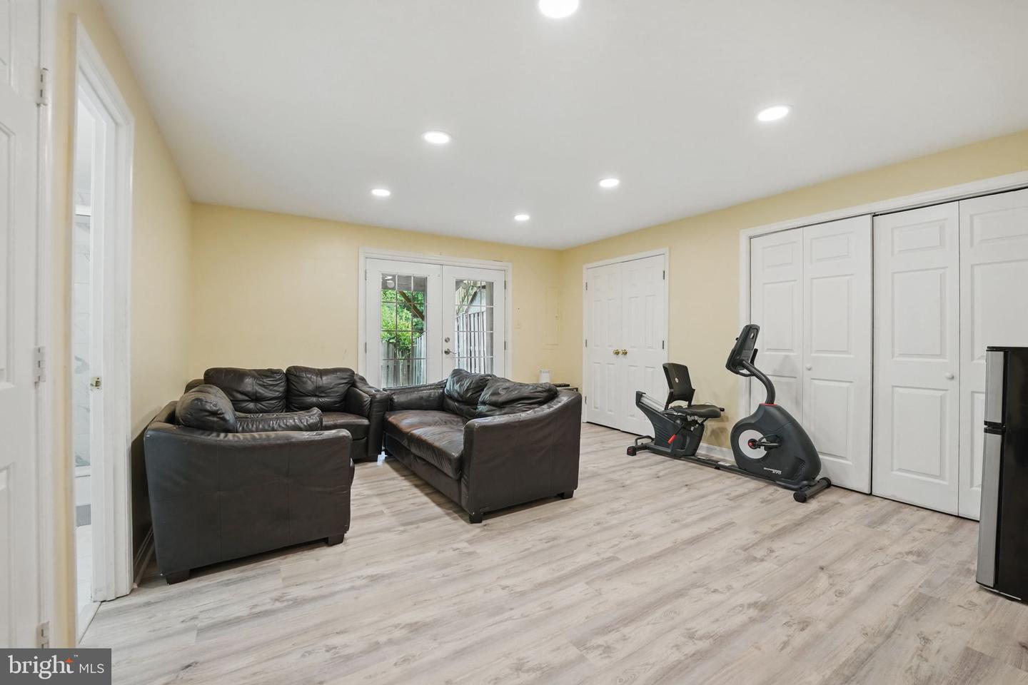 6410 BRASS BUTTON CT, CENTREVILLE, Virginia 20121, 4 Bedrooms Bedrooms, ,3 BathroomsBathrooms,Residential,For sale,6410 BRASS BUTTON CT,VAFX2240852 MLS # VAFX2240852