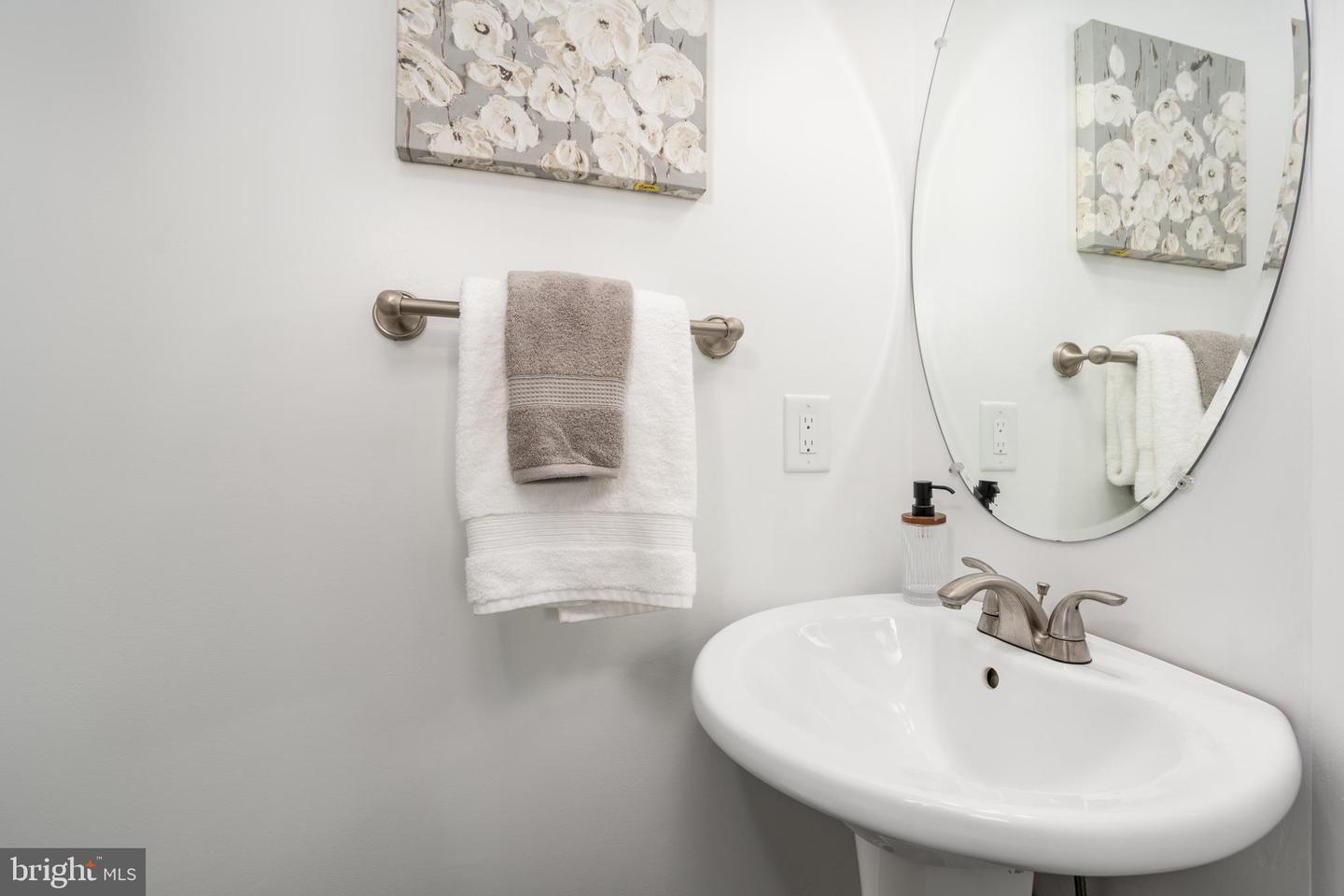303 CAMERON STATION BLVD #103, ALEXANDRIA, Virginia 22304, 3 Bedrooms Bedrooms, ,2 BathroomsBathrooms,Residential,For sale,303 CAMERON STATION BLVD #103,VAAX2045618 MLS # VAAX2045618