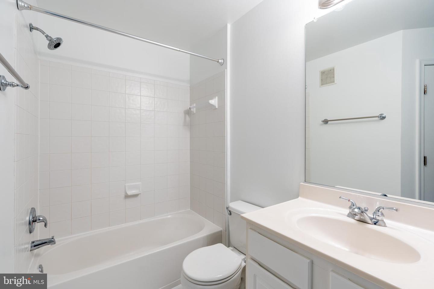 303 CAMERON STATION BLVD #103, ALEXANDRIA, Virginia 22304, 3 Bedrooms Bedrooms, ,2 BathroomsBathrooms,Residential,For sale,303 CAMERON STATION BLVD #103,VAAX2045618 MLS # VAAX2045618