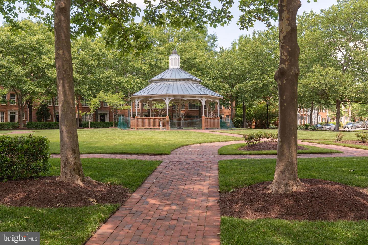303 CAMERON STATION BLVD #103, ALEXANDRIA, Virginia 22304, 3 Bedrooms Bedrooms, ,2 BathroomsBathrooms,Residential,For sale,303 CAMERON STATION BLVD #103,VAAX2045618 MLS # VAAX2045618
