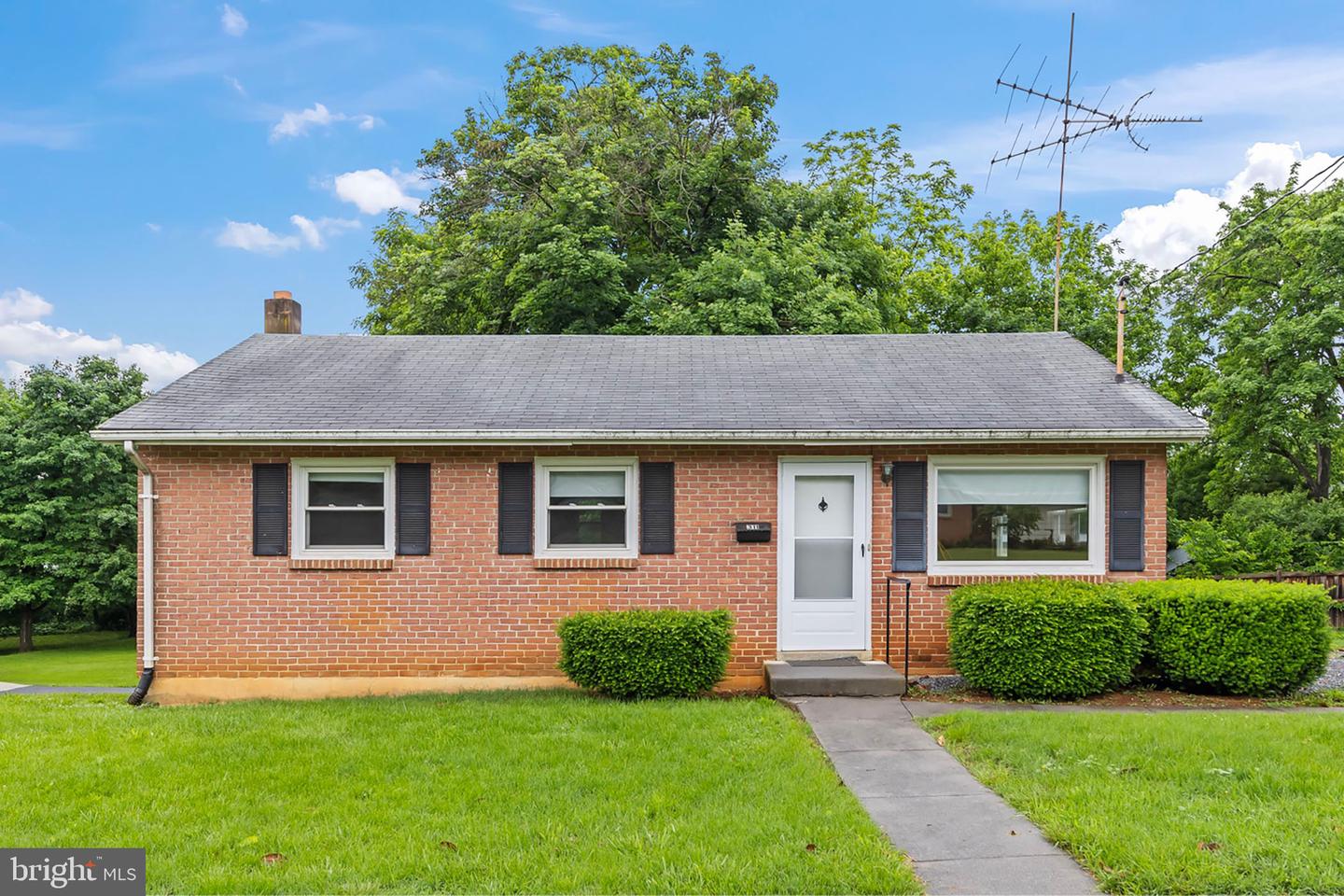 311 S BUCKMARSH ST, BERRYVILLE, Virginia 22611, 3 Bedrooms Bedrooms, ,1 BathroomBathrooms,Residential,For sale,311 S BUCKMARSH ST,VACL2003770 MLS # VACL2003770
