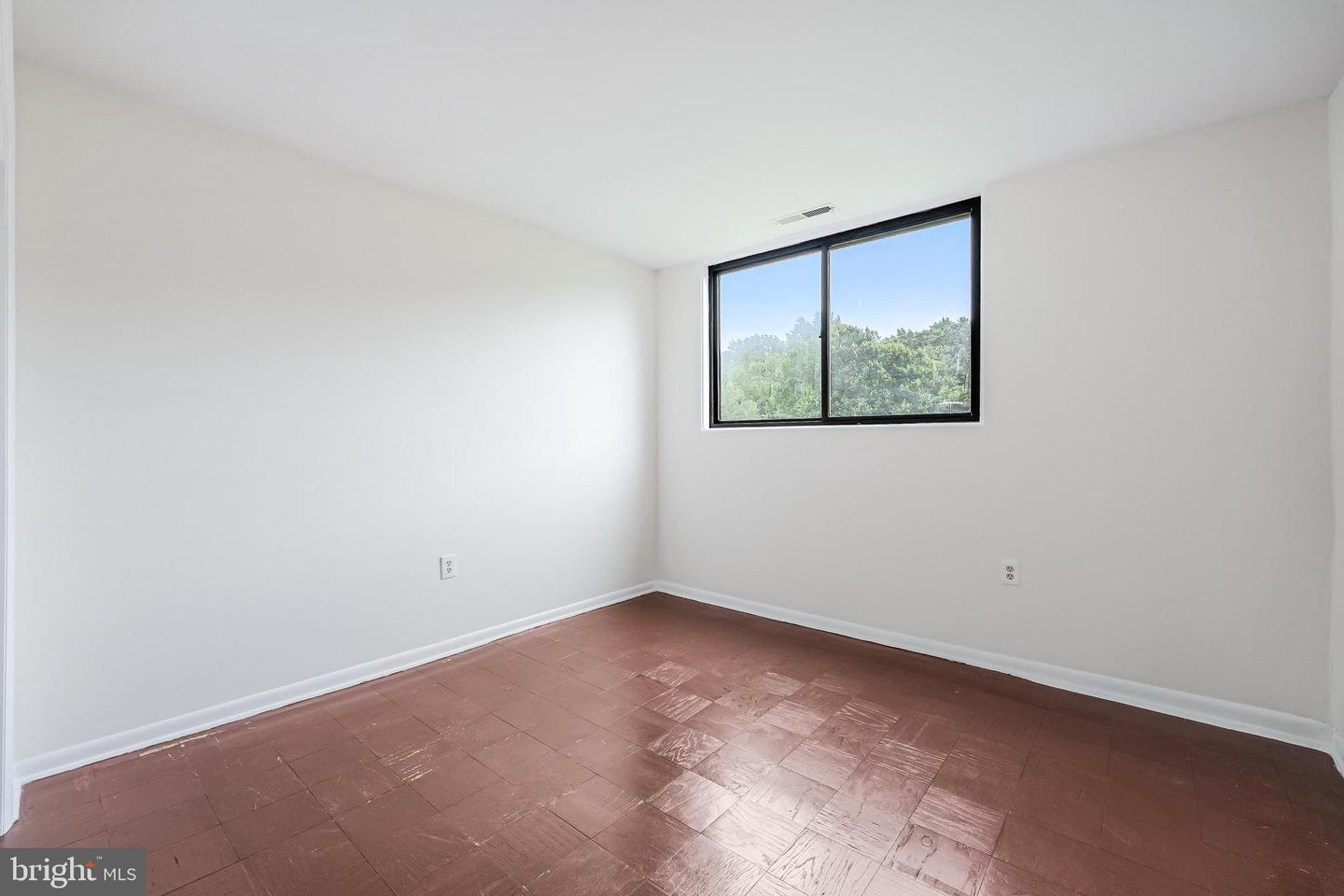 10723 WEST DR #303, FAIRFAX, Virginia 22030, 2 Bedrooms Bedrooms, ,1 BathroomBathrooms,Residential,For sale,10723 WEST DR #303,VAFC2006380 MLS # VAFC2006380