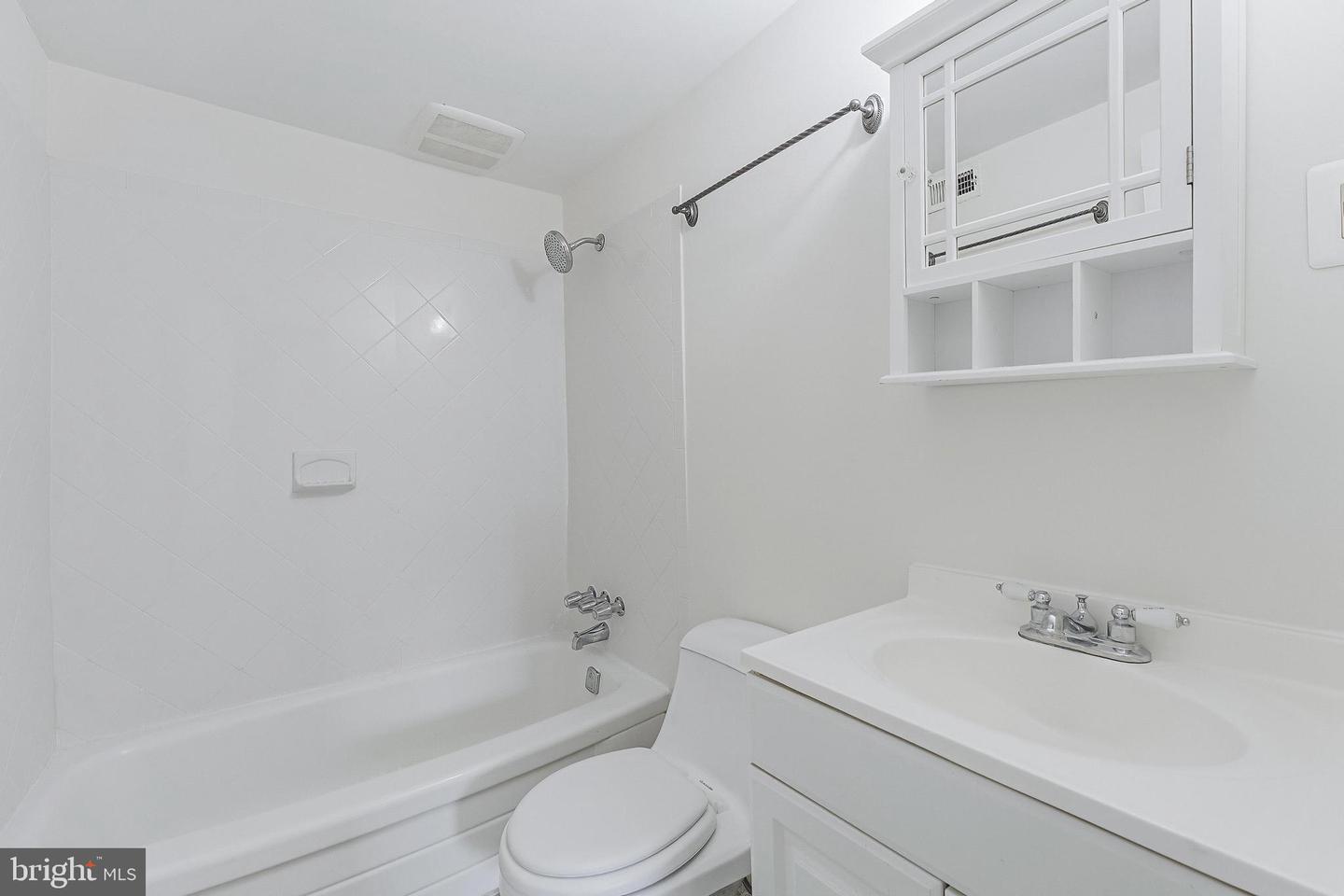 10723 WEST DR #303, FAIRFAX, Virginia 22030, 2 Bedrooms Bedrooms, ,1 BathroomBathrooms,Residential,For sale,10723 WEST DR #303,VAFC2006380 MLS # VAFC2006380