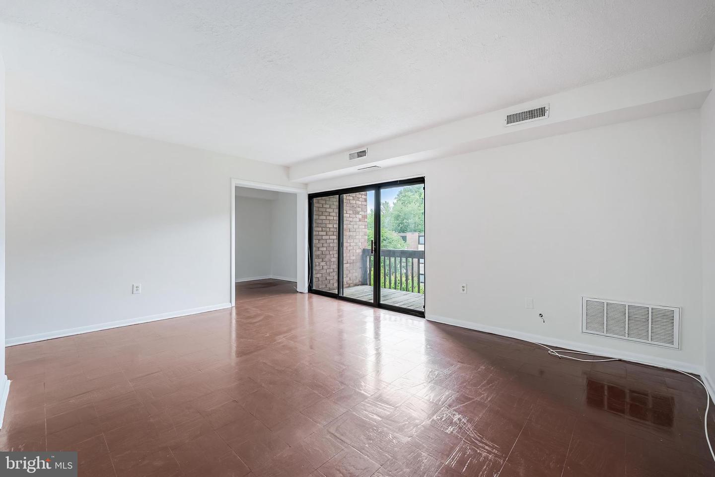 10723 WEST DR #303, FAIRFAX, Virginia 22030, 2 Bedrooms Bedrooms, ,1 BathroomBathrooms,Residential,For sale,10723 WEST DR #303,VAFC2006380 MLS # VAFC2006380