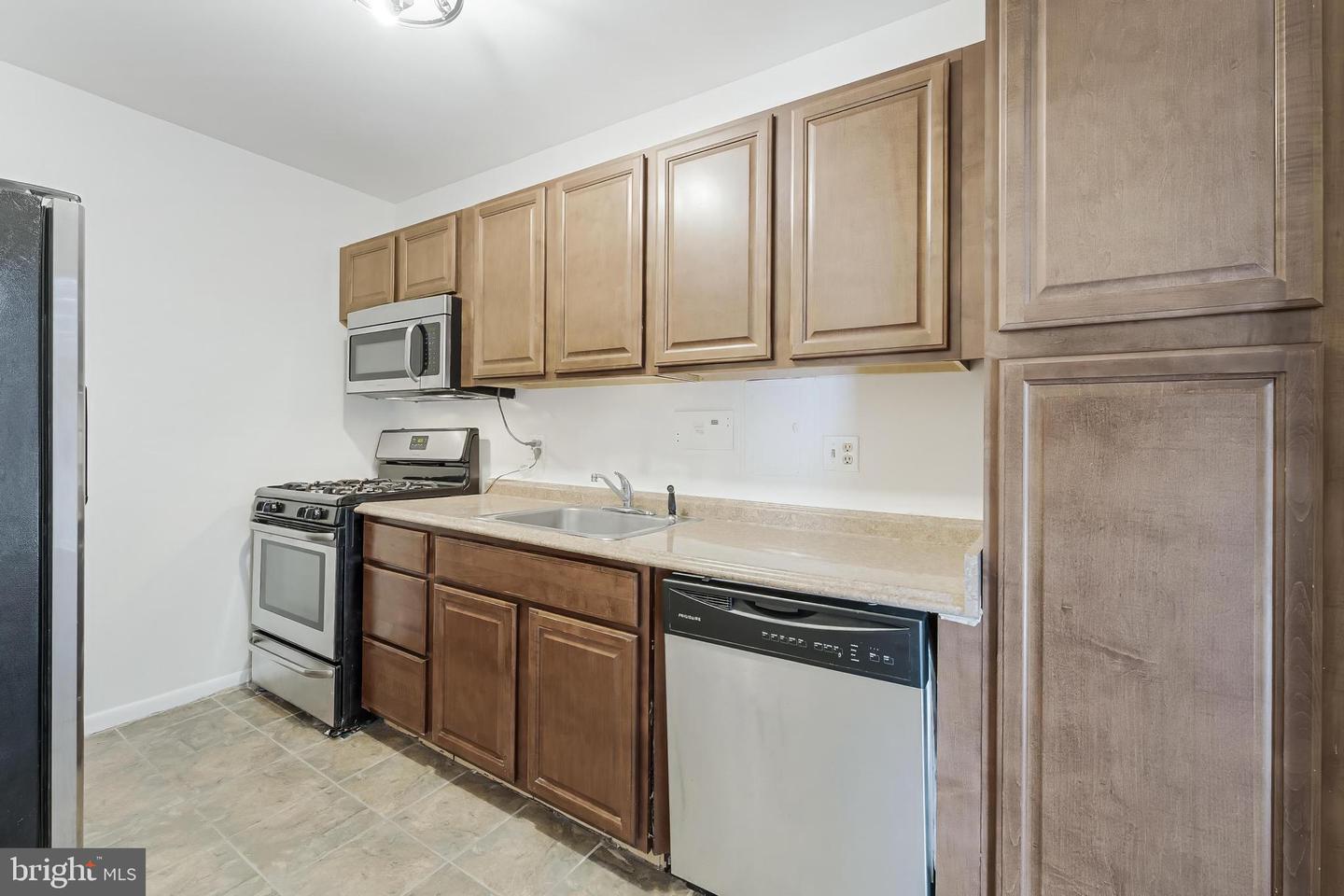 10723 WEST DR #303, FAIRFAX, Virginia 22030, 2 Bedrooms Bedrooms, ,1 BathroomBathrooms,Residential,For sale,10723 WEST DR #303,VAFC2006380 MLS # VAFC2006380