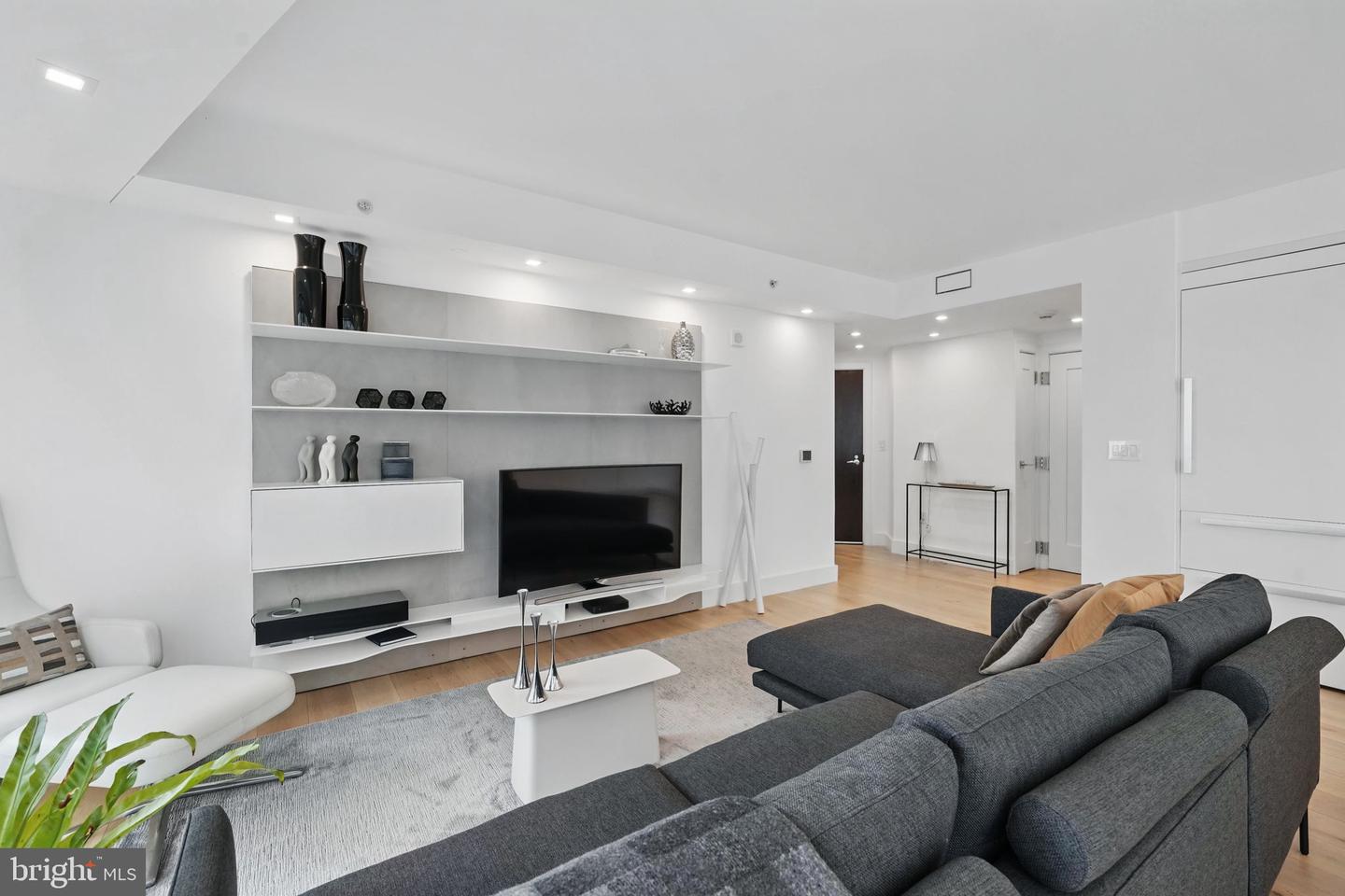 1111 19TH ST N #2108, ARLINGTON, Virginia 22209, 2 Bedrooms Bedrooms, ,2 BathroomsBathrooms,Residential,For sale,1111 19TH ST N #2108,VAAR2058232 MLS # VAAR2058232