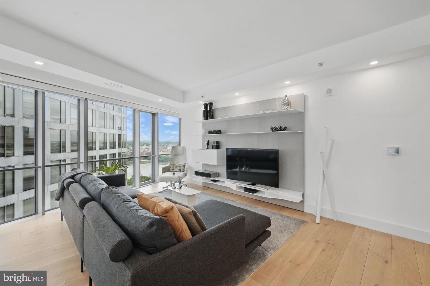 1111 19TH ST N #2108, ARLINGTON, Virginia 22209, 2 Bedrooms Bedrooms, ,2 BathroomsBathrooms,Residential,For sale,1111 19TH ST N #2108,VAAR2058232 MLS # VAAR2058232