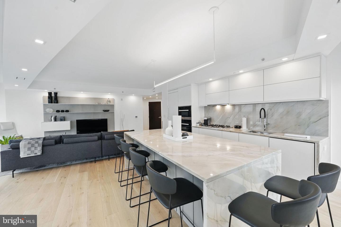 1111 19TH ST N #2108, ARLINGTON, Virginia 22209, 2 Bedrooms Bedrooms, ,2 BathroomsBathrooms,Residential,For sale,1111 19TH ST N #2108,VAAR2058232 MLS # VAAR2058232