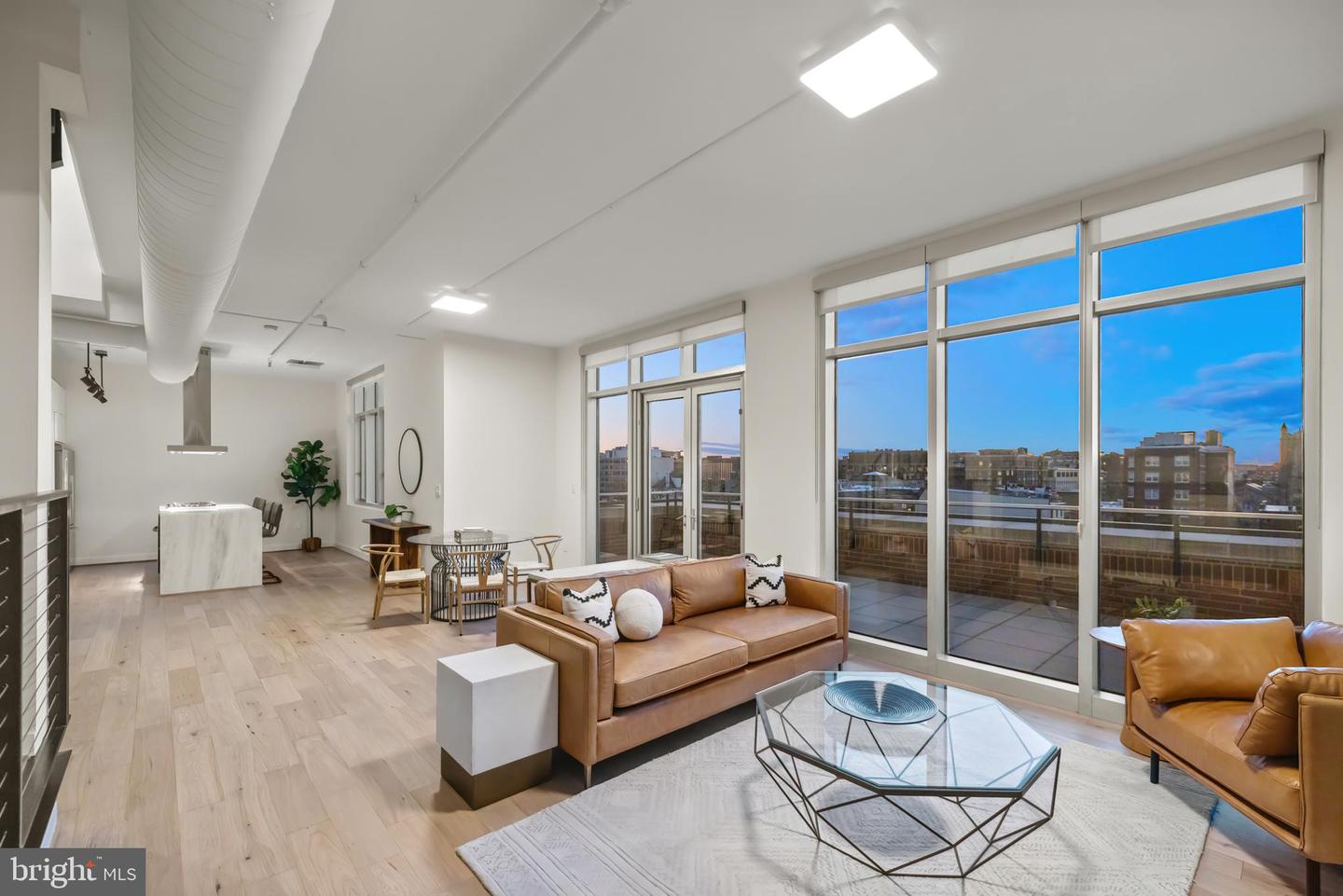 1515 15TH ST NW #606, WASHINGTON, District Of Columbia 20005, 3 Bedrooms Bedrooms, ,3 BathroomsBathrooms,Residential,For sale,1515 15TH ST NW #606,DCDC2202656 MLS # DCDC2202656