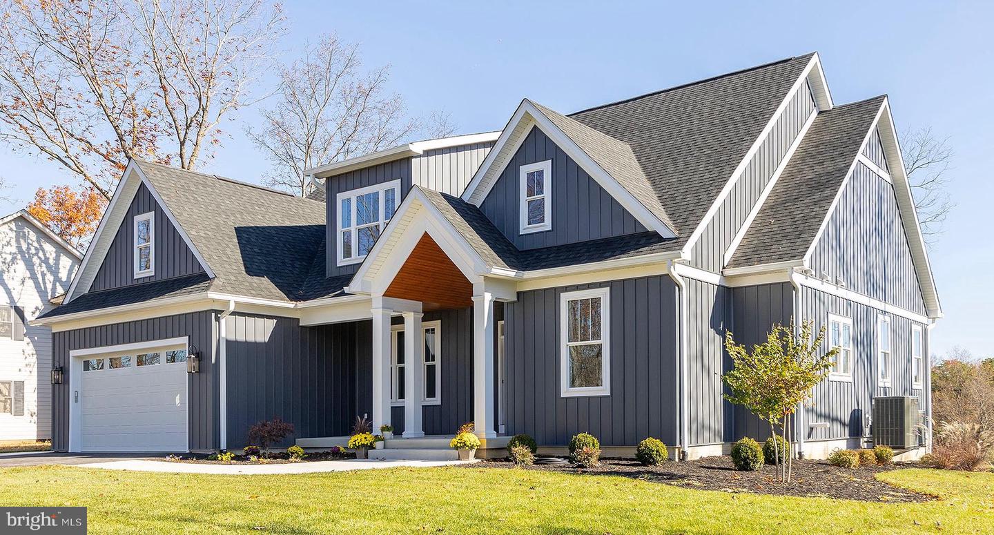 125 LAKE HOLIDAY ROAD, CROSS JUNCTION, Virginia 22625, 4 Bedrooms Bedrooms, 11 Rooms Rooms,3 BathroomsBathrooms,Residential,For sale,125 LAKE HOLIDAY ROAD,VAFV2034466 MLS # VAFV2034466