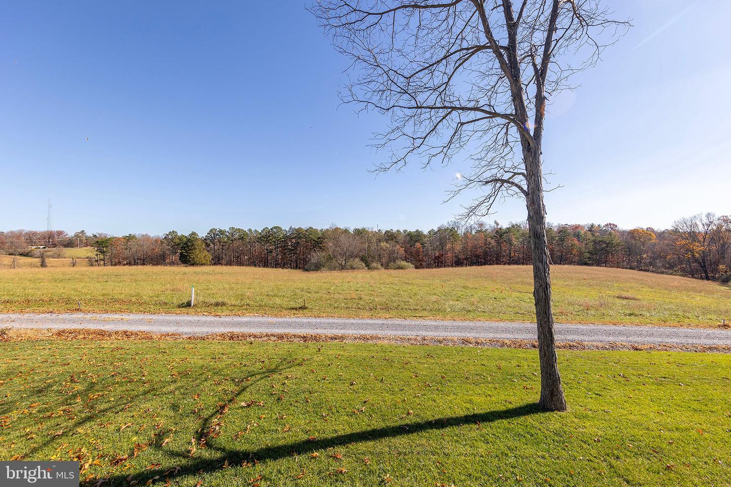 125 LAKE HOLIDAY ROAD, CROSS JUNCTION, Virginia 22625, 4 Bedrooms Bedrooms, 11 Rooms Rooms,3 BathroomsBathrooms,Residential,For sale,125 LAKE HOLIDAY ROAD,VAFV2034466 MLS # VAFV2034466