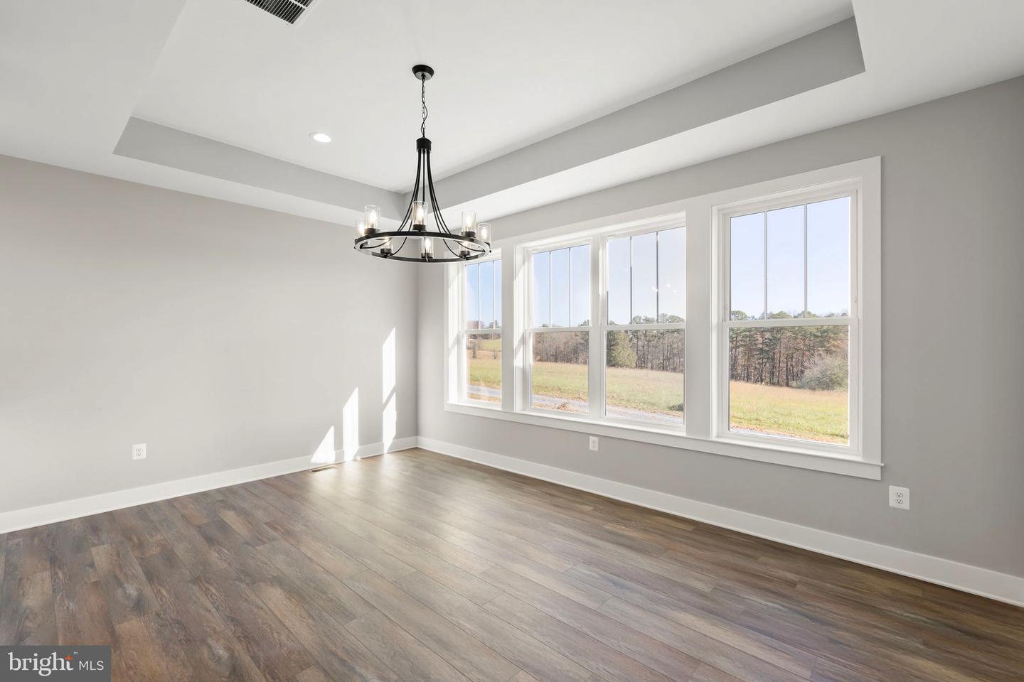 125 LAKE HOLIDAY ROAD, CROSS JUNCTION, Virginia 22625, 4 Bedrooms Bedrooms, 11 Rooms Rooms,3 BathroomsBathrooms,Residential,For sale,125 LAKE HOLIDAY ROAD,VAFV2034466 MLS # VAFV2034466