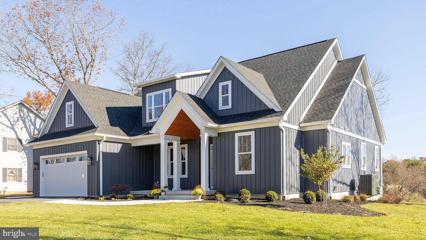 125 LAKE HOLIDAY ROAD, CROSS JUNCTION, Virginia 22625, 4 Bedrooms Bedrooms, 11 Rooms Rooms,3 BathroomsBathrooms,Residential,For sale,125 LAKE HOLIDAY ROAD,VAFV2034466 MLS # VAFV2034466