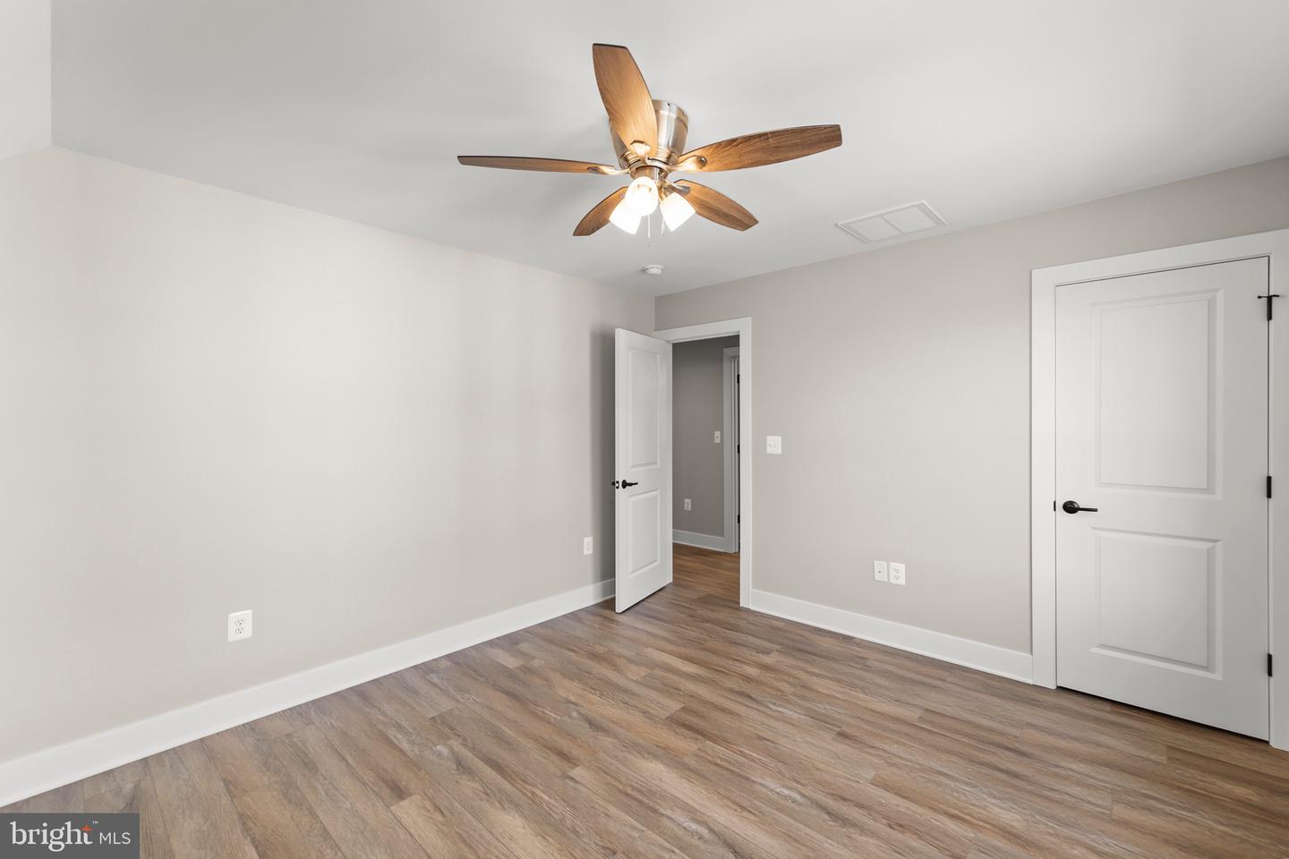 125 LAKE HOLIDAY ROAD, CROSS JUNCTION, Virginia 22625, 4 Bedrooms Bedrooms, 11 Rooms Rooms,3 BathroomsBathrooms,Residential,For sale,125 LAKE HOLIDAY ROAD,VAFV2034466 MLS # VAFV2034466