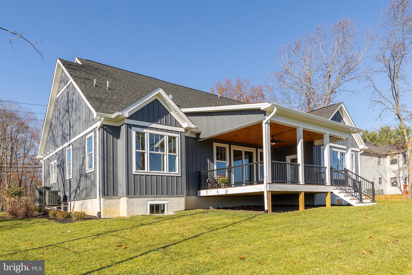 125 LAKE HOLIDAY ROAD, CROSS JUNCTION, Virginia 22625, 4 Bedrooms Bedrooms, 11 Rooms Rooms,3 BathroomsBathrooms,Residential,For sale,125 LAKE HOLIDAY ROAD,VAFV2034466 MLS # VAFV2034466