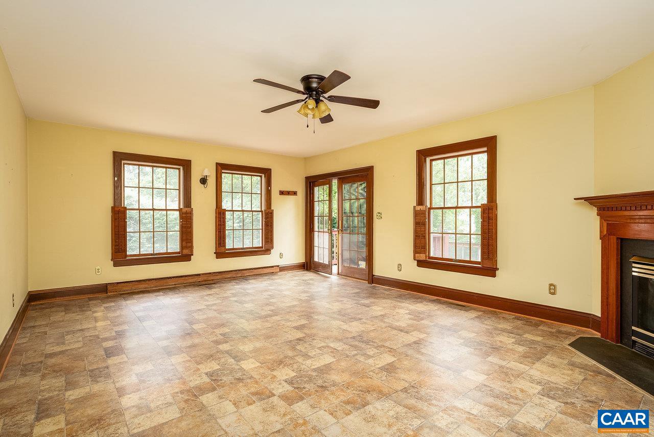 803 ALLEGHANY AVE, STAUNTON, Virginia 24401, 3 Bedrooms Bedrooms, ,1 BathroomBathrooms,Residential,For sale,803 ALLEGHANY AVE,665009 MLS # 665009