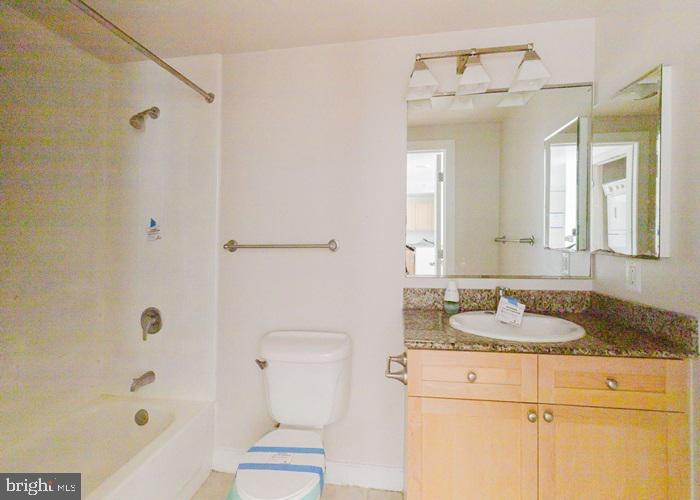 777 7TH ST NW #913, WASHINGTON, District Of Columbia 20001, 2 Bedrooms Bedrooms, 4 Rooms Rooms,2 BathroomsBathrooms,Residential,For sale,777 7TH ST NW #913,DCDC2202690 MLS # DCDC2202690
