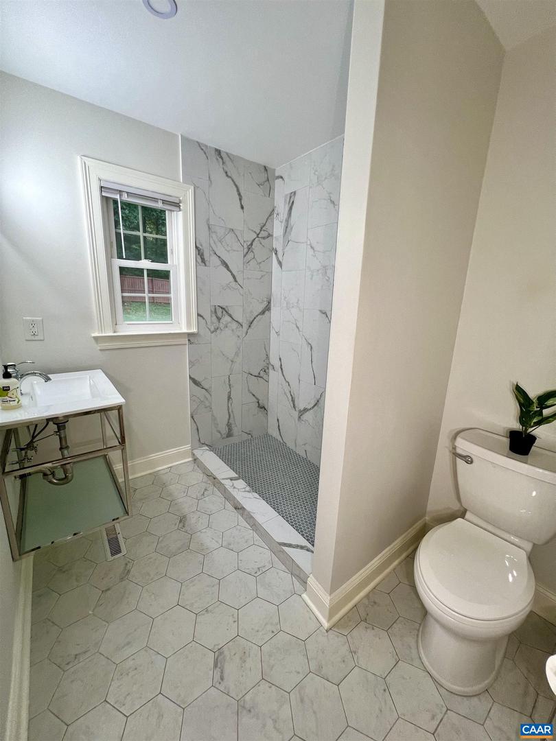 2515 NORTHFIELD RD, CHARLOTTESVILLE, Virginia 22901, 4 Bedrooms Bedrooms, ,3 BathroomsBathrooms,Residential,For sale,2515 NORTHFIELD RD,665013 MLS # 665013
