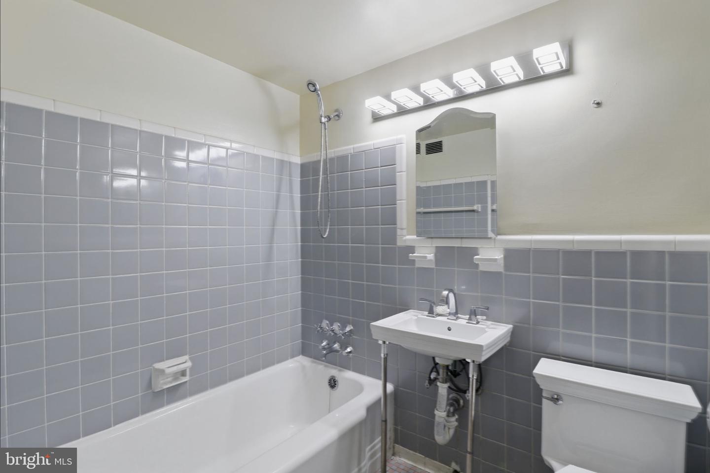 4200 CATHEDRAL AVE NW #317, WASHINGTON, District Of Columbia 20016, 2 Bedrooms Bedrooms, ,1 BathroomBathrooms,Residential,For sale,4200 CATHEDRAL AVE NW #317,DCDC2202728 MLS # DCDC2202728