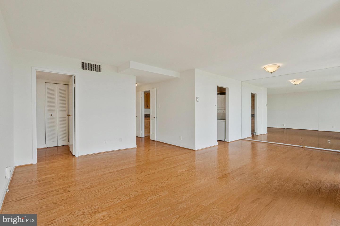 6800 FLEETWOOD RD #1219, MCLEAN, Virginia 22101, 1 Bedroom Bedrooms, ,1 BathroomBathrooms,Residential,For sale,6800 FLEETWOOD RD #1219,VAFX2243608 MLS # VAFX2243608