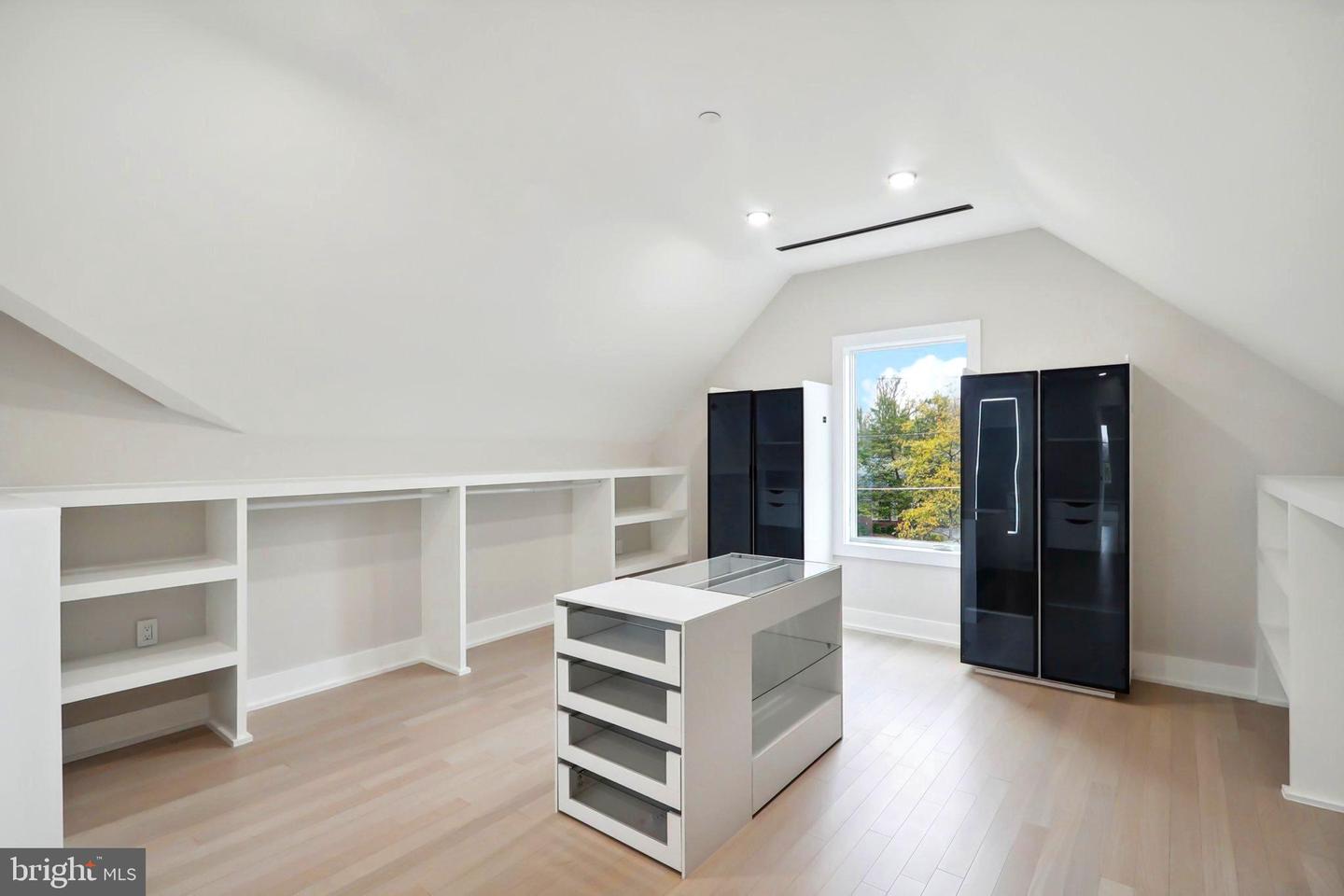 4920 LOUGHBORO RD NW, WASHINGTON, District Of Columbia 20016, 7 Bedrooms Bedrooms, ,8 BathroomsBathrooms,Residential,For sale,4920 LOUGHBORO RD NW,DCDC2187952 MLS # DCDC2187952