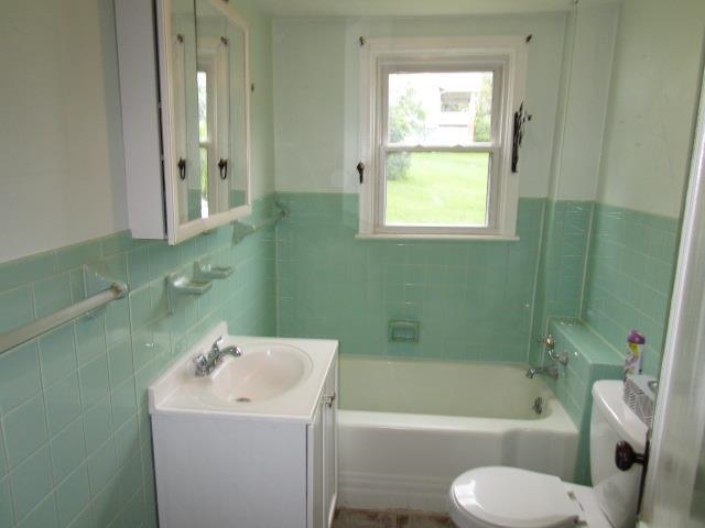 106 GRUBERT AVE, STAUNTON, Virginia 24401, 2 Bedrooms Bedrooms, ,1 BathroomBathrooms,Residential,106 GRUBERT AVE,665024 MLS # 665024
