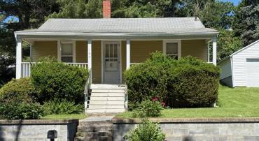 106 GRUBERT AVE, STAUNTON, Virginia 24401, 2 Bedrooms Bedrooms, ,1 BathroomBathrooms,Residential,106 GRUBERT AVE,665024 MLS # 665024