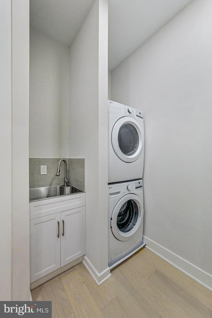 6634 DAVIS FORD RD, MANASSAS, Virginia 20111, 6 Bedrooms Bedrooms, ,6 BathroomsBathrooms,Residential,For sale,6634 DAVIS FORD RD,VAPW2093368 MLS # VAPW2093368