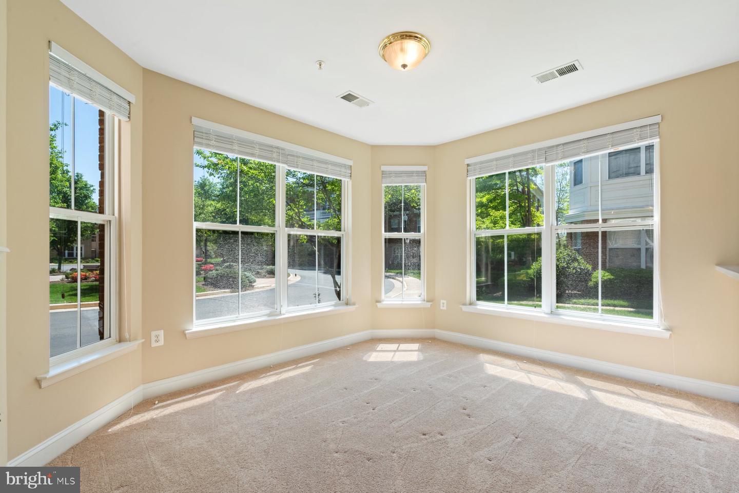 8600 LIBERTY TRL #102, MANASSAS, Virginia 20110, 1 Bedroom Bedrooms, 5 Rooms Rooms,1 BathroomBathrooms,Residential,For sale,8600 LIBERTY TRL #102,VAMN2008244 MLS # VAMN2008244