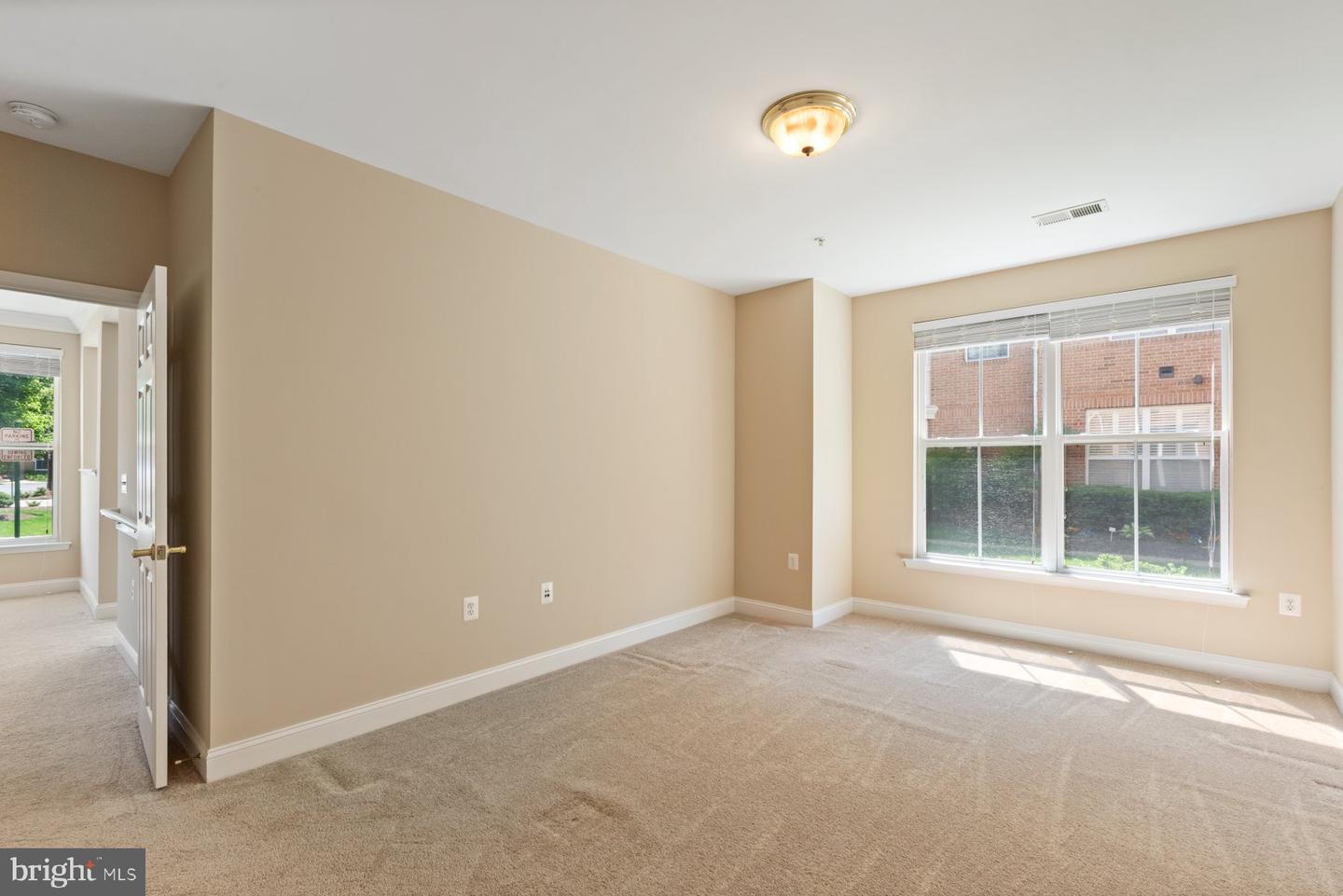 8600 LIBERTY TRL #102, MANASSAS, Virginia 20110, 1 Bedroom Bedrooms, 5 Rooms Rooms,1 BathroomBathrooms,Residential,For sale,8600 LIBERTY TRL #102,VAMN2008244 MLS # VAMN2008244