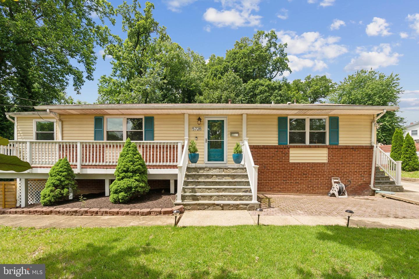 5728 SUNBURY DR, ALEXANDRIA, Virginia 22303, 4 Bedrooms Bedrooms, ,3 BathroomsBathrooms,Residential,For sale,5728 SUNBURY DR,VAFX2239334 MLS # VAFX2239334