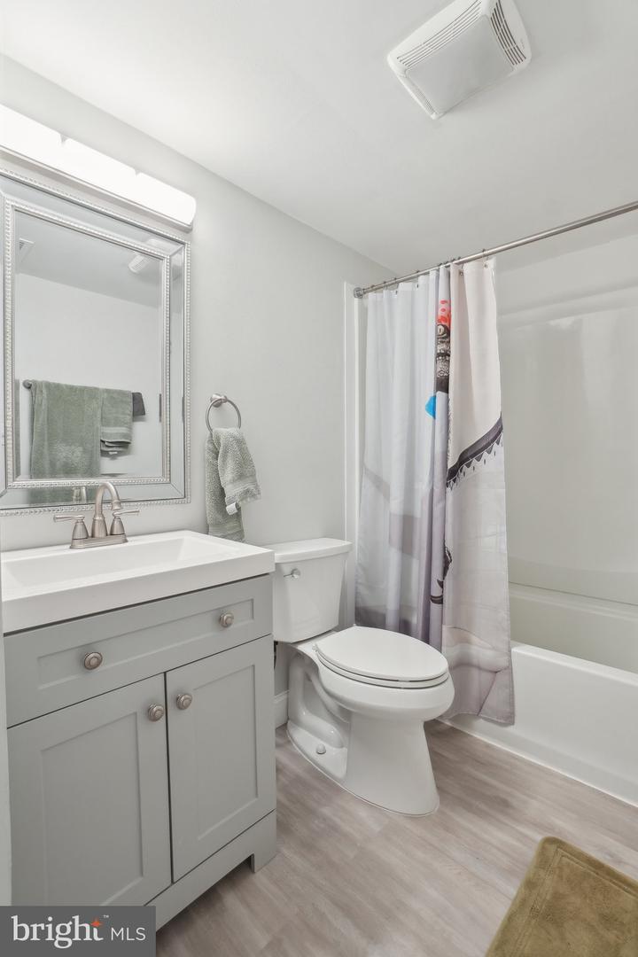 5728 SUNBURY DR, ALEXANDRIA, Virginia 22303, 4 Bedrooms Bedrooms, ,3 BathroomsBathrooms,Residential,For sale,5728 SUNBURY DR,VAFX2239334 MLS # VAFX2239334