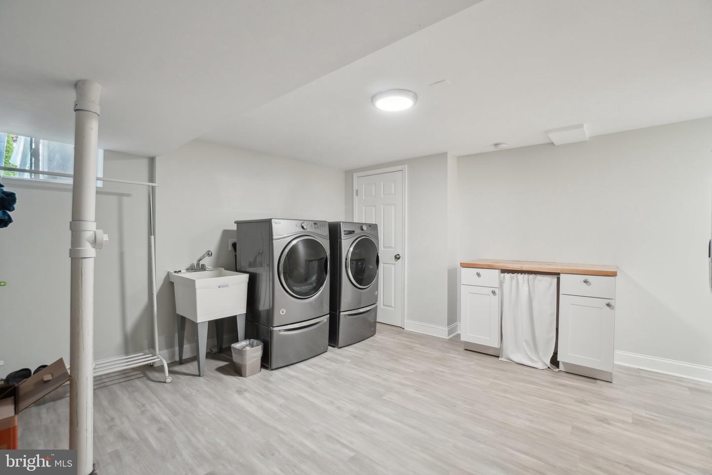 5728 SUNBURY DR, ALEXANDRIA, Virginia 22303, 4 Bedrooms Bedrooms, ,3 BathroomsBathrooms,Residential,For sale,5728 SUNBURY DR,VAFX2239334 MLS # VAFX2239334