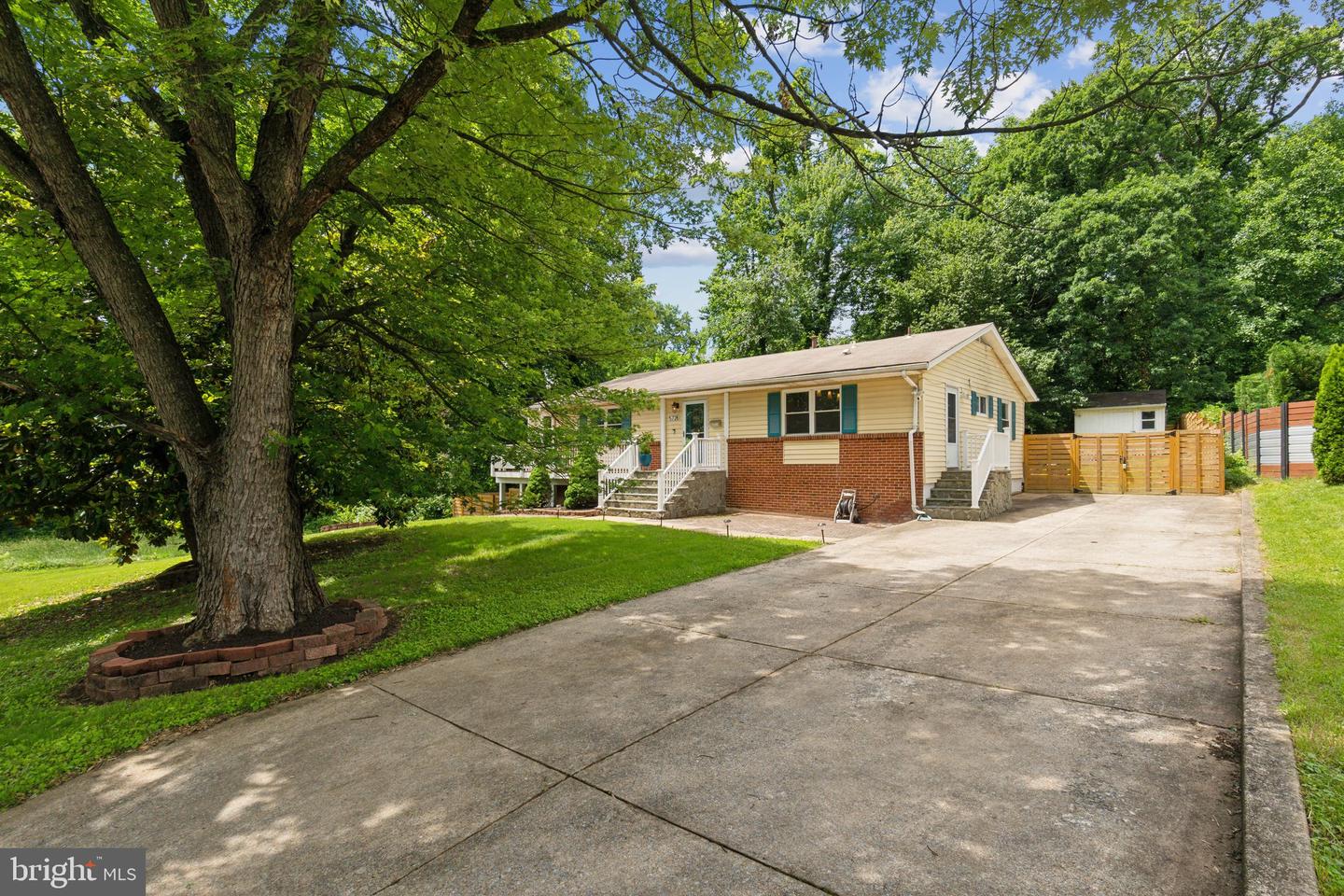 5728 SUNBURY DR, ALEXANDRIA, Virginia 22303, 4 Bedrooms Bedrooms, ,3 BathroomsBathrooms,Residential,For sale,5728 SUNBURY DR,VAFX2239334 MLS # VAFX2239334