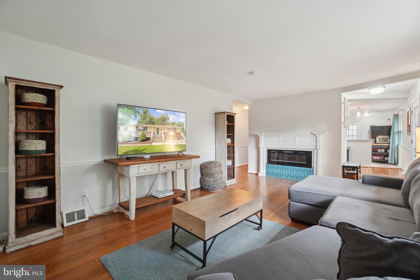 5728 SUNBURY DR, ALEXANDRIA, Virginia 22303, 4 Bedrooms Bedrooms, ,3 BathroomsBathrooms,Residential,For sale,5728 SUNBURY DR,VAFX2239334 MLS # VAFX2239334