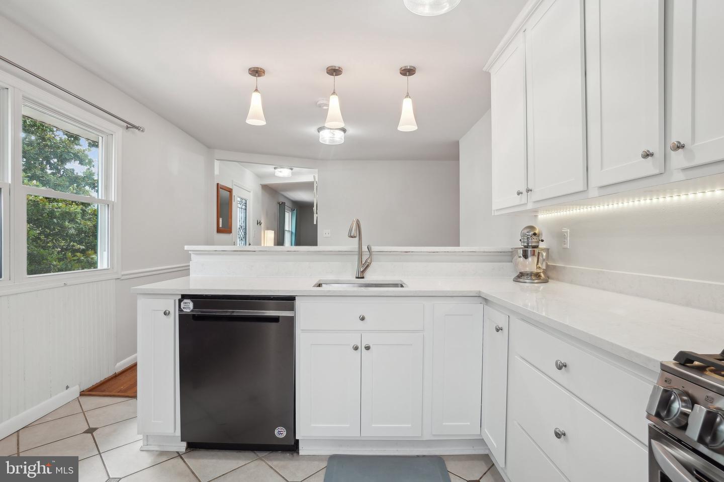 5728 SUNBURY DR, ALEXANDRIA, Virginia 22303, 4 Bedrooms Bedrooms, ,3 BathroomsBathrooms,Residential,For sale,5728 SUNBURY DR,VAFX2239334 MLS # VAFX2239334