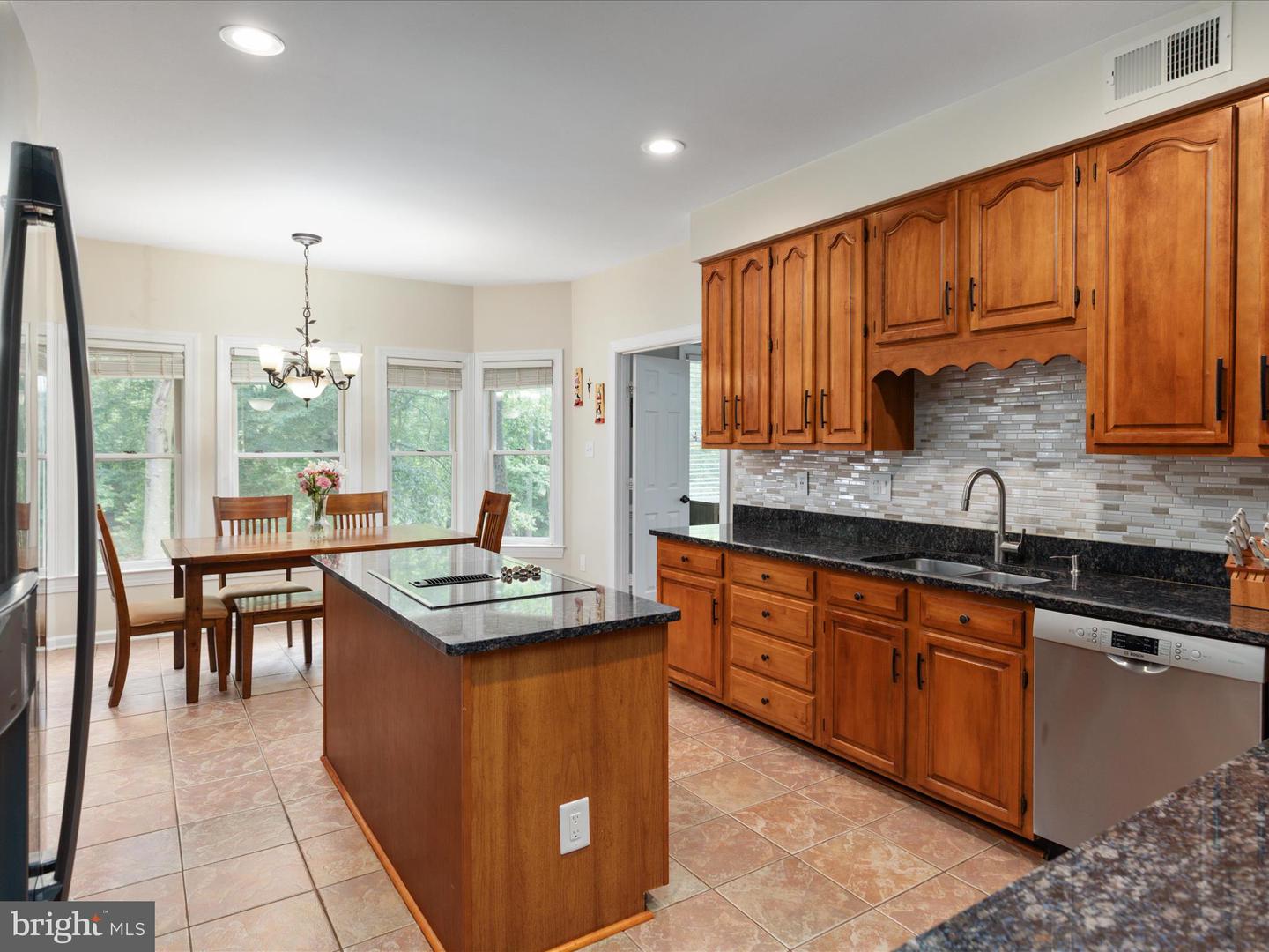 11905 HENDERSON CT, CLIFTON, Virginia 20124, 5 Bedrooms Bedrooms, ,4 BathroomsBathrooms,Residential,For sale,11905 HENDERSON CT,VAFX2240820 MLS # VAFX2240820