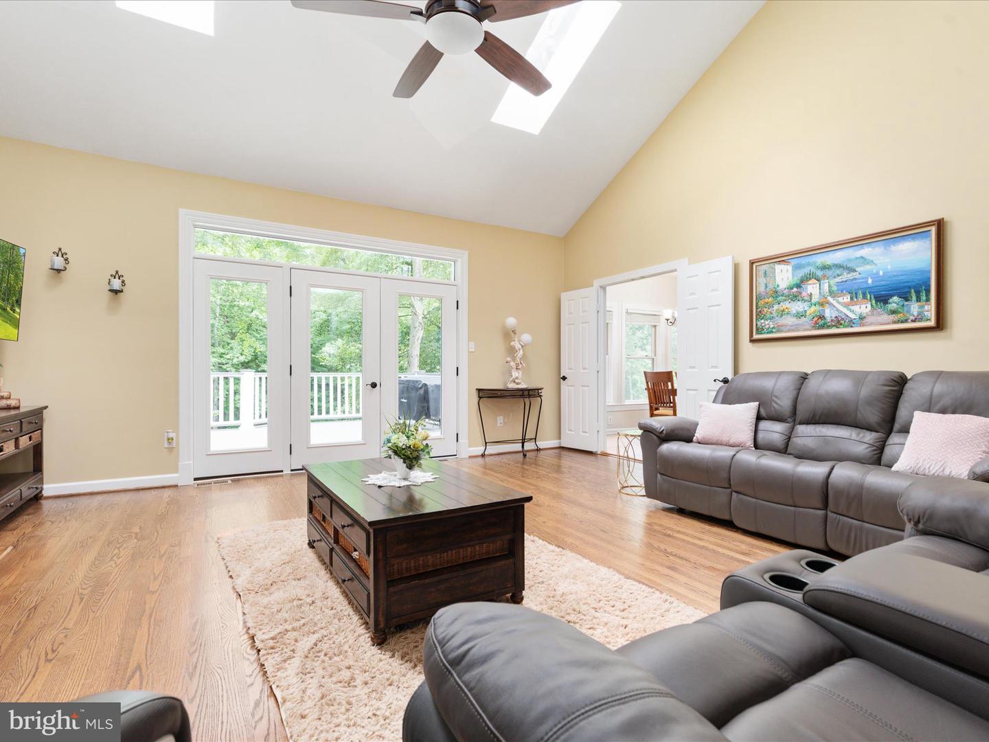 11905 HENDERSON CT, CLIFTON, Virginia 20124, 5 Bedrooms Bedrooms, ,4 BathroomsBathrooms,Residential,For sale,11905 HENDERSON CT,VAFX2240820 MLS # VAFX2240820