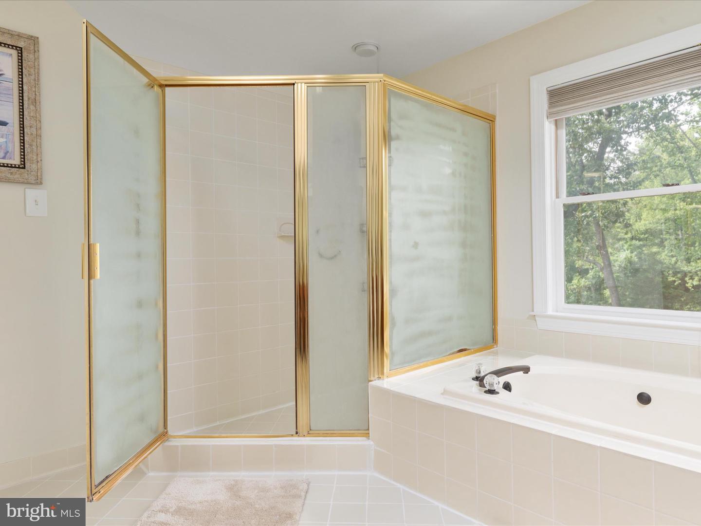 11905 HENDERSON CT, CLIFTON, Virginia 20124, 5 Bedrooms Bedrooms, ,4 BathroomsBathrooms,Residential,For sale,11905 HENDERSON CT,VAFX2240820 MLS # VAFX2240820